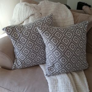 2 pillows